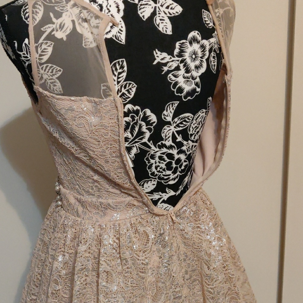 Dress - Picture 4 of 5